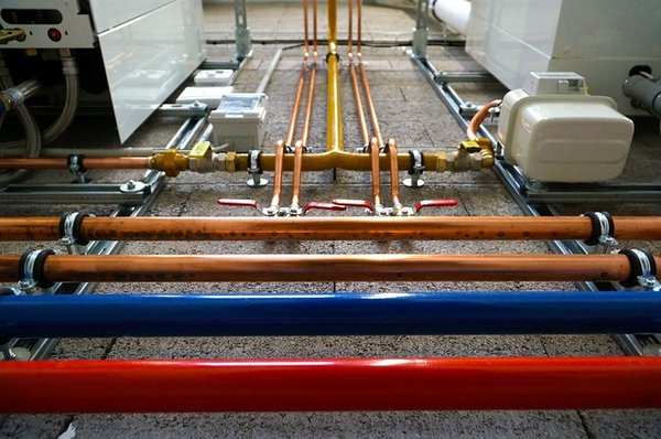 Pourquoi faire appel à un service d'entretien de pompe de relevage pour vos travaux de plomberie ?