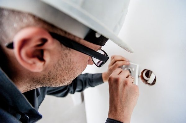 Comment installer une prise électrique : Votre guide complet